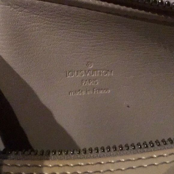 Louis Vuitton Monogram Vernis Bedford Barrel Handbag (V1 0095) is the code. - Picture 9 of 9